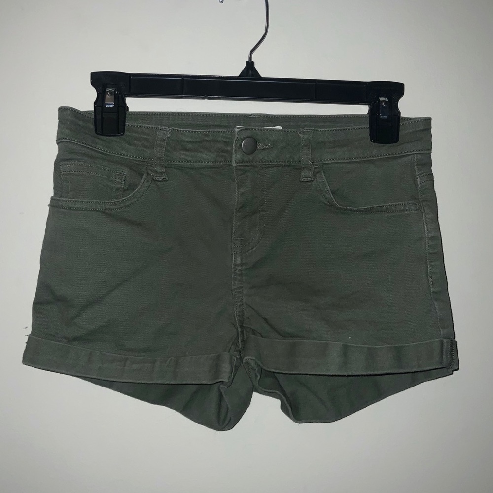 H&M olive green shorts